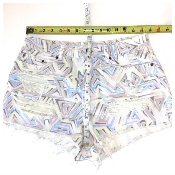 BDG High Rise Dree Cheeky Geometric Print Short 29 - Picture 7 of 10